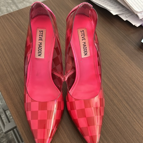 Steven Madden Hot pink checkered heels. - Picture 3 of 5